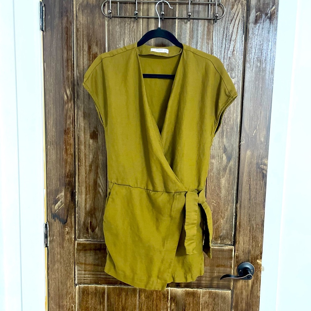 Short jumpsuit overlapped